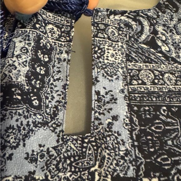 NWT Denim Blue Print  Top w/Tassel Tie  MEDIUM   #A - Picture 3 of 10
